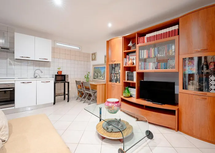 Апартаменти Dj Center Class *